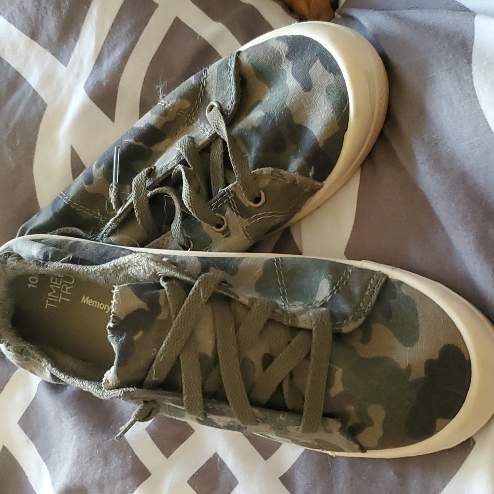 Women's slip-on tennies